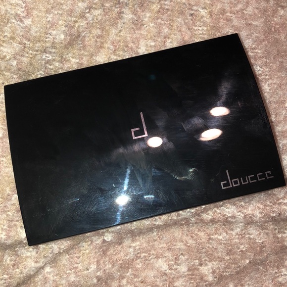 Brand new nude Doucce eyeshadow palette - Picture 3 of 4
